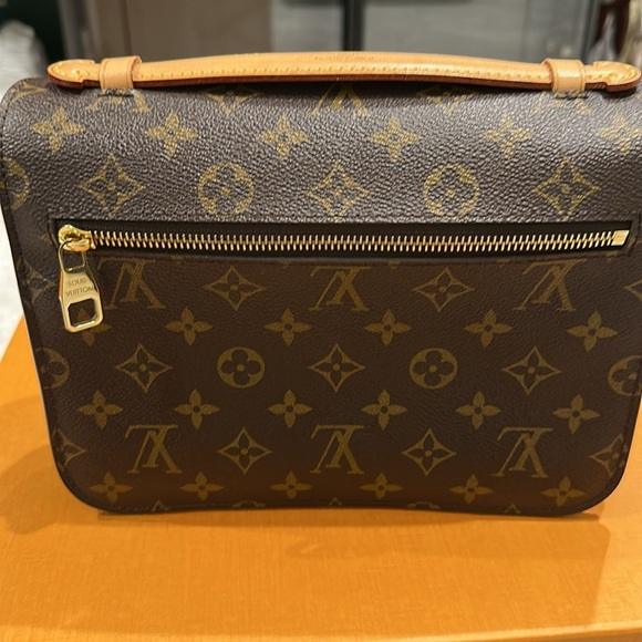 Louis Vuitton Pochette Metis - Picture 5 of 7